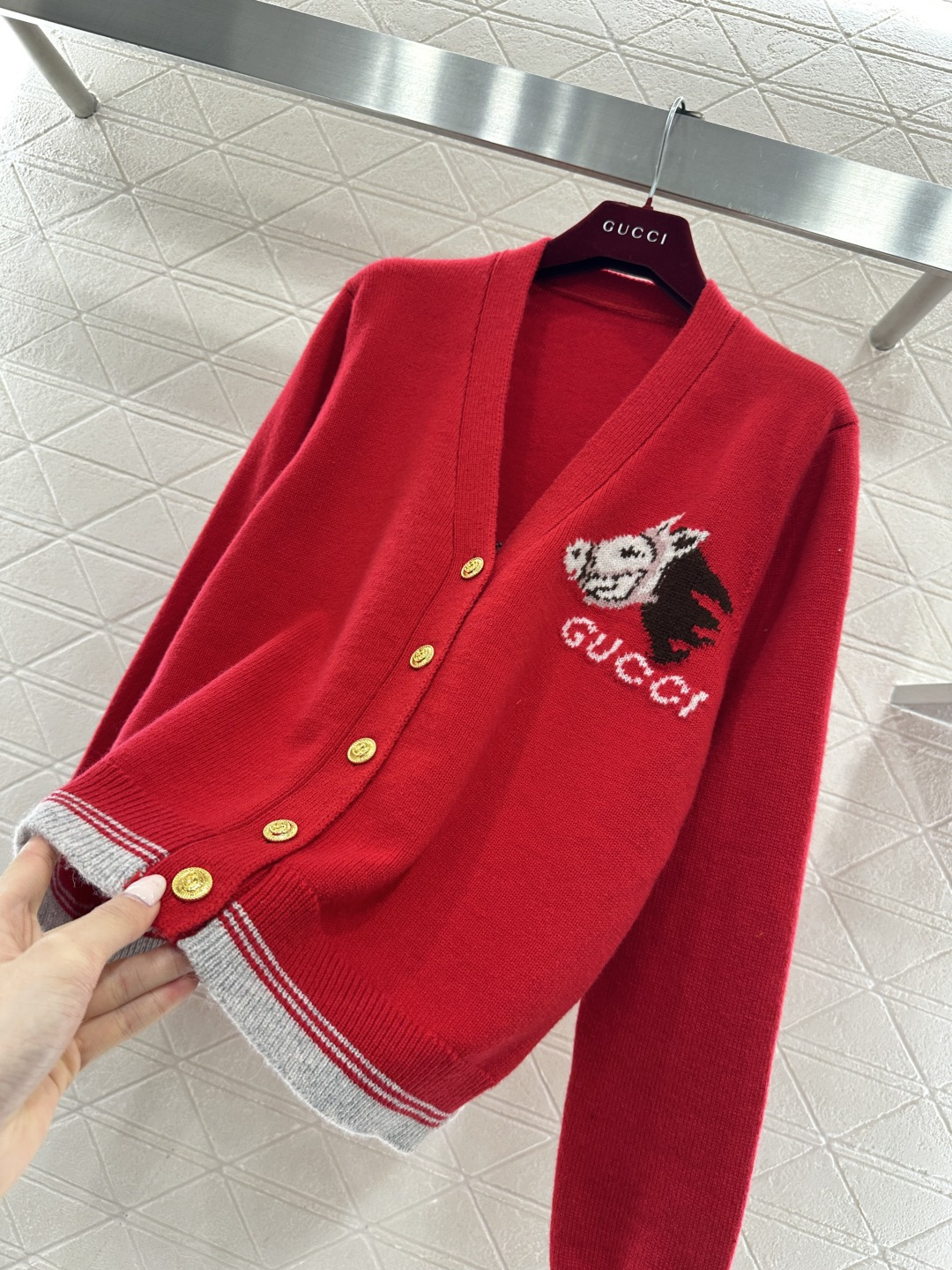 ♥Gucc*♥2026新品上架 贺岁提花马年针织开衫新年贺岁系列#定制YB羊毛纱线织造，穿搭舒适，质感十