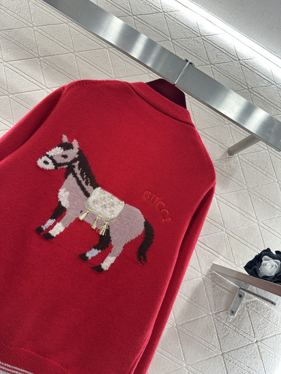 ♥Gucc*♥2026新品上架 贺岁提花马年针织开衫新年贺岁系列#定制YB羊毛纱线织造，穿搭舒适，质感十