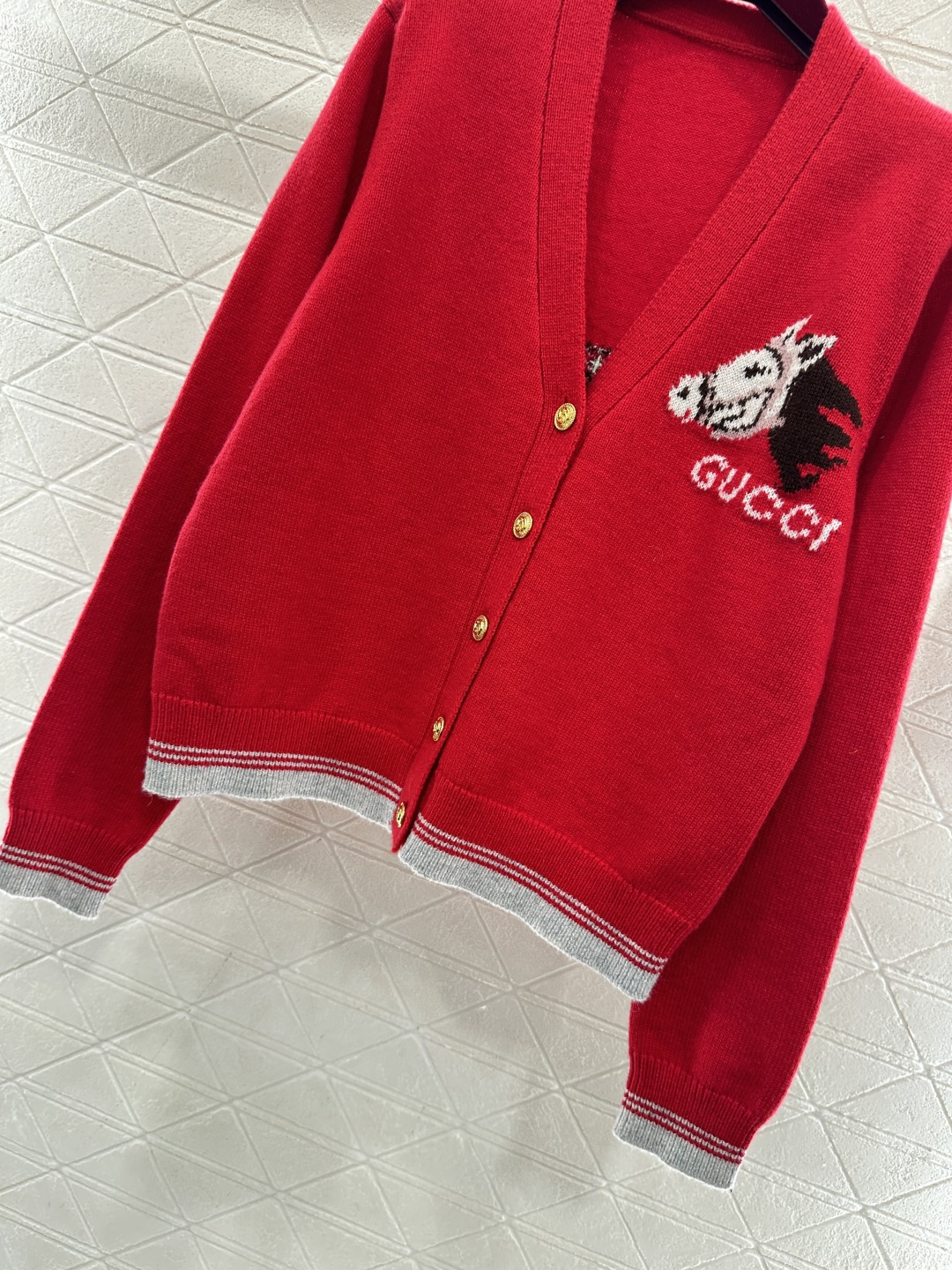 ♥Gucc*♥2026新品上架 贺岁提花马年针织开衫新年贺岁系列#定制YB羊毛纱线织造，穿搭舒适，质感十