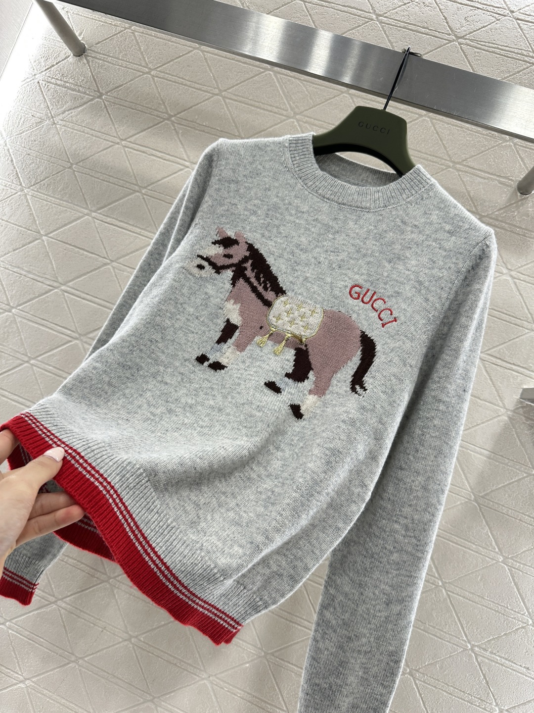♥Gucc*♥2026新品上架 贺岁提花马年针织毛衣新年贺岁系列#定制YB羊毛纱线织造，穿搭舒适，质感十