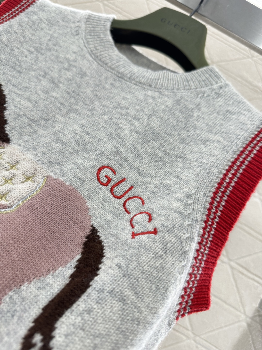 ♥Gucc*♥2026新品上架 贺岁提花马年针织背心新年贺岁系列#定制YB羊毛纱线织造，穿搭舒适，质感十