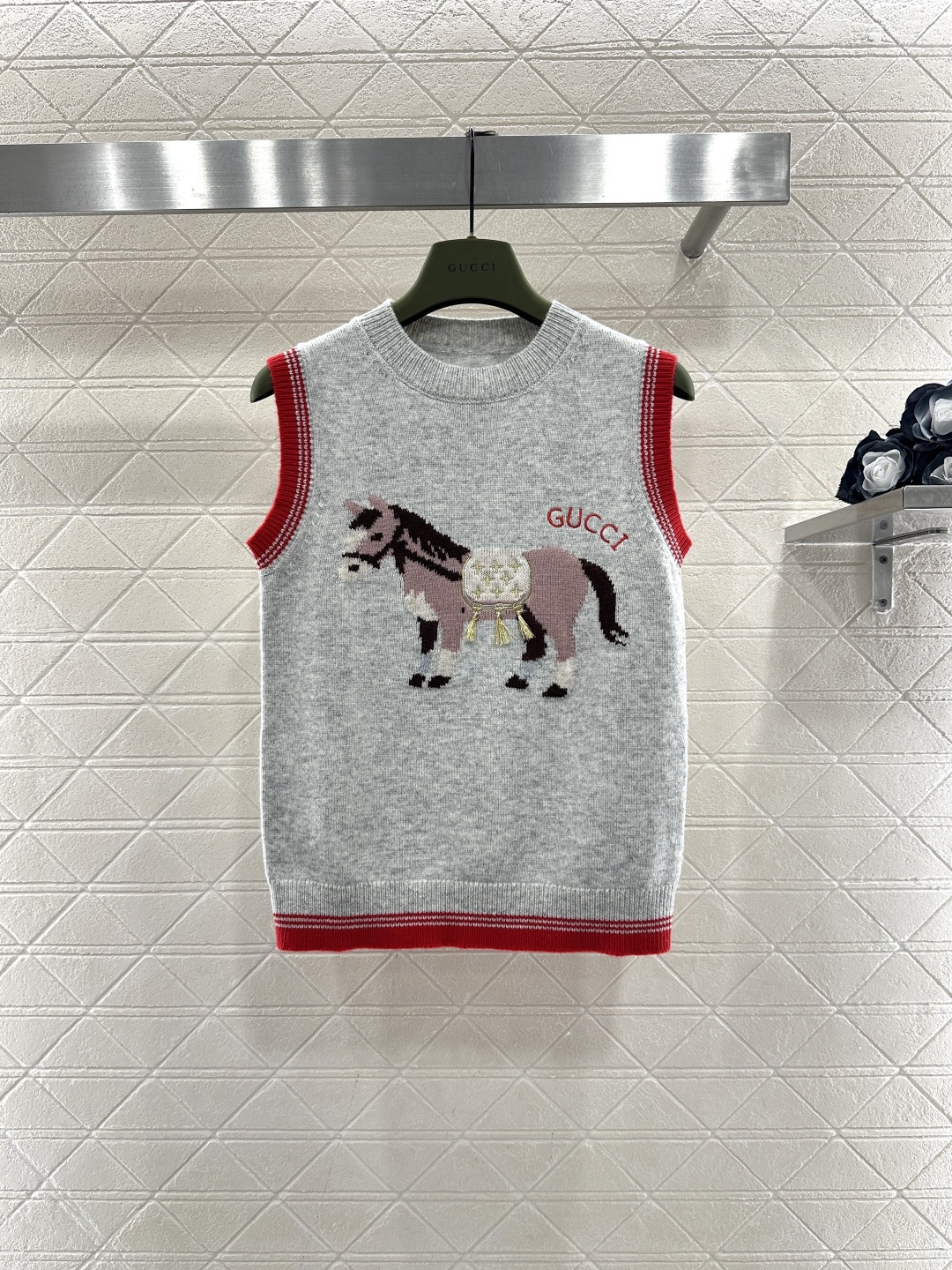 ♥Gucc*♥2026新品上架 贺岁提花马年针织背心新年贺岁系列#定制YB羊毛纱线织造，穿搭舒适，质感十