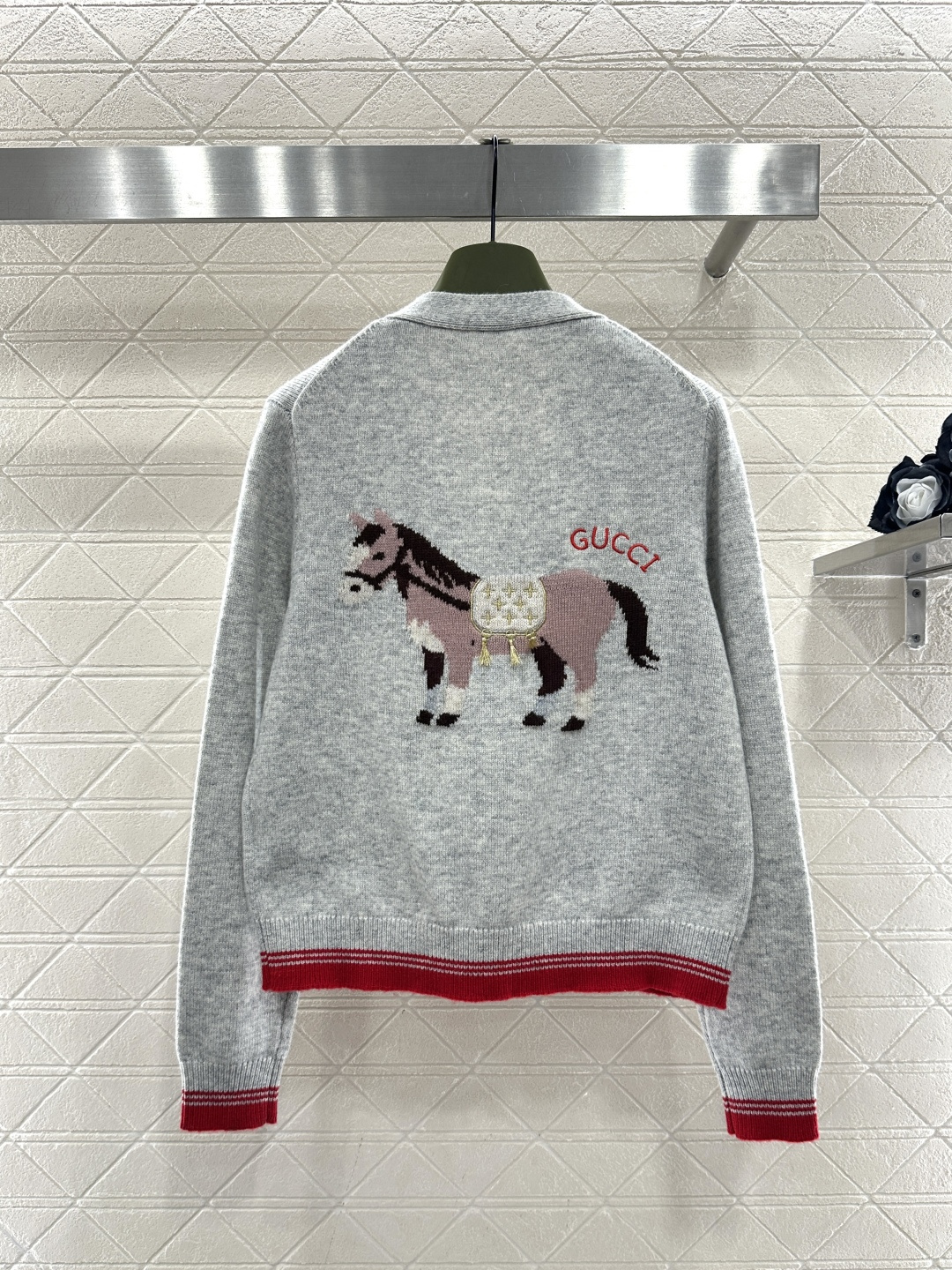 ♥Gucc*♥2026新品上架 贺岁提花马年针织开衫新年贺岁系列#定制YB羊毛纱线织造，穿搭舒适，质感十