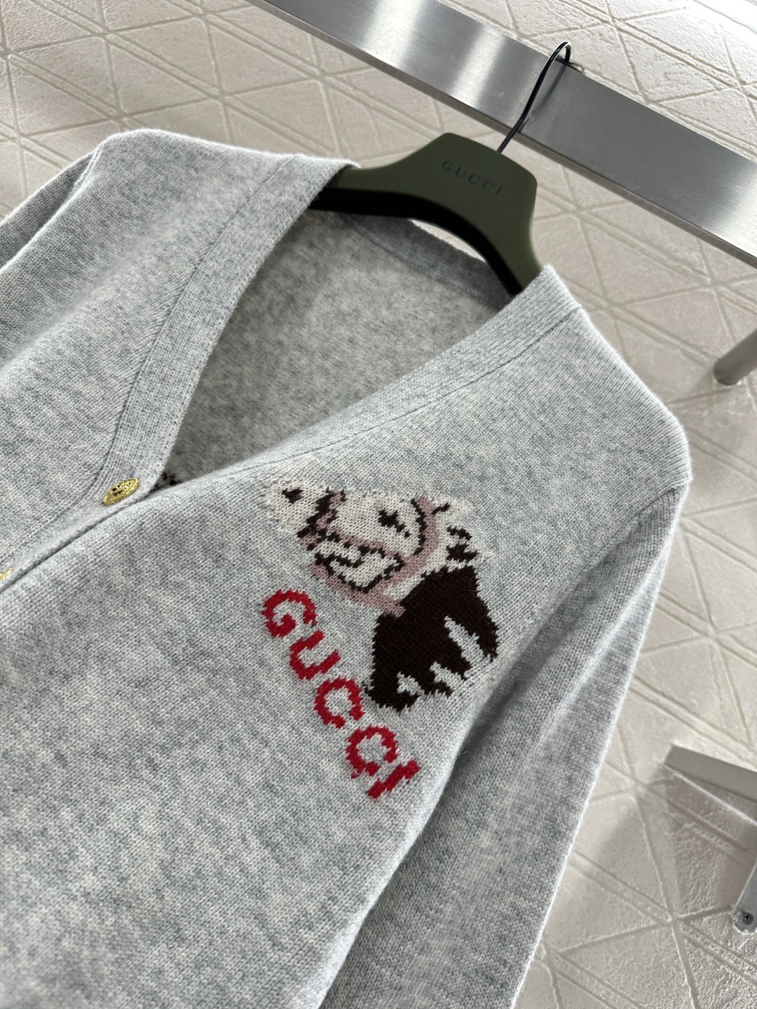 ♥Gucc*♥2026新品上架 贺岁提花马年针织开衫新年贺岁系列#定制YB羊毛纱线织造，穿搭舒适，质感十