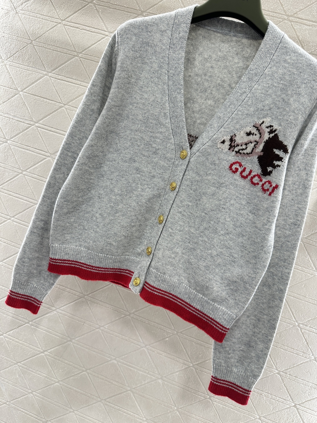 ♥Gucc*♥2026新品上架 贺岁提花马年针织开衫新年贺岁系列#定制YB羊毛纱线织造，穿搭舒适，质感十