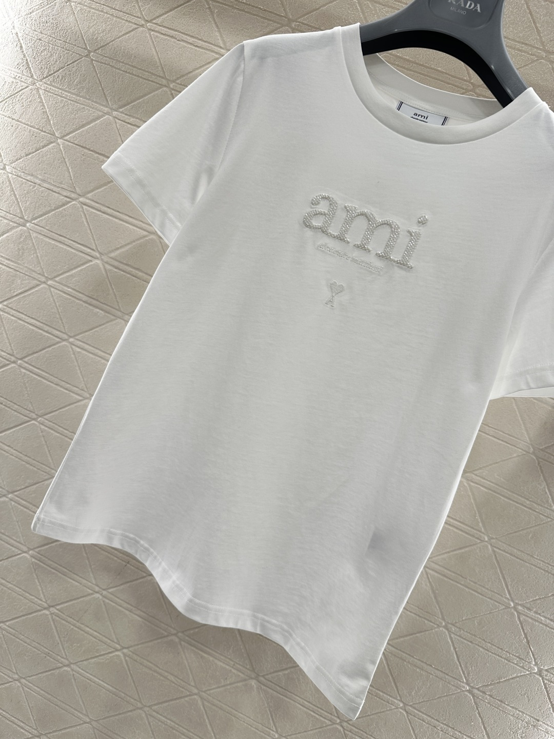 ♥Ami*♥2026新品上架 钉珠字母徽标𝑇𝑒𝑒定制YB丝光全棉材质，透气舒适，质感十足，常规短袖T恤裁