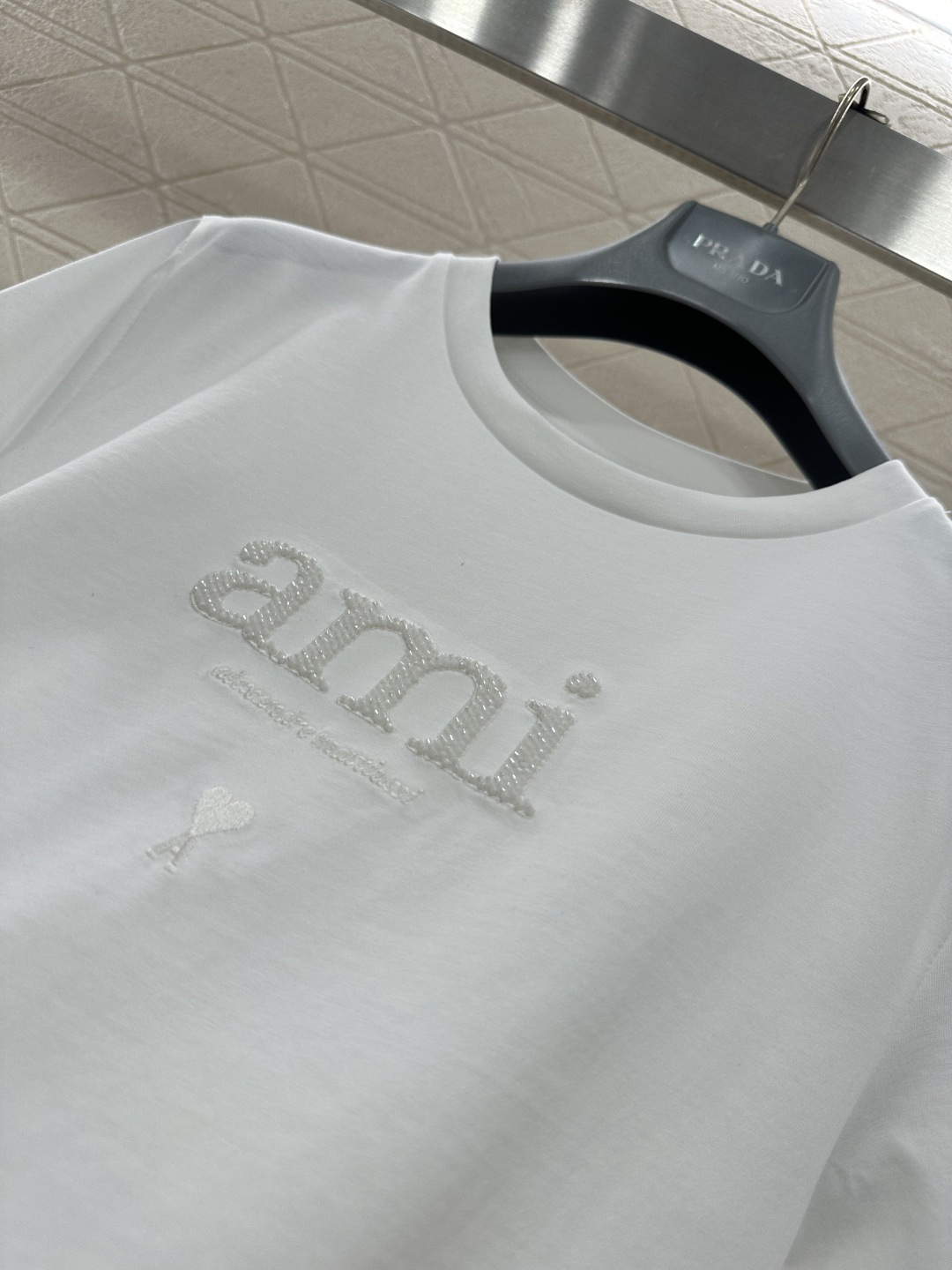♥Ami*♥2026新品上架 钉珠字母徽标𝑇𝑒𝑒定制YB丝光全棉材质，透气舒适，质感十足，常规短袖T恤裁