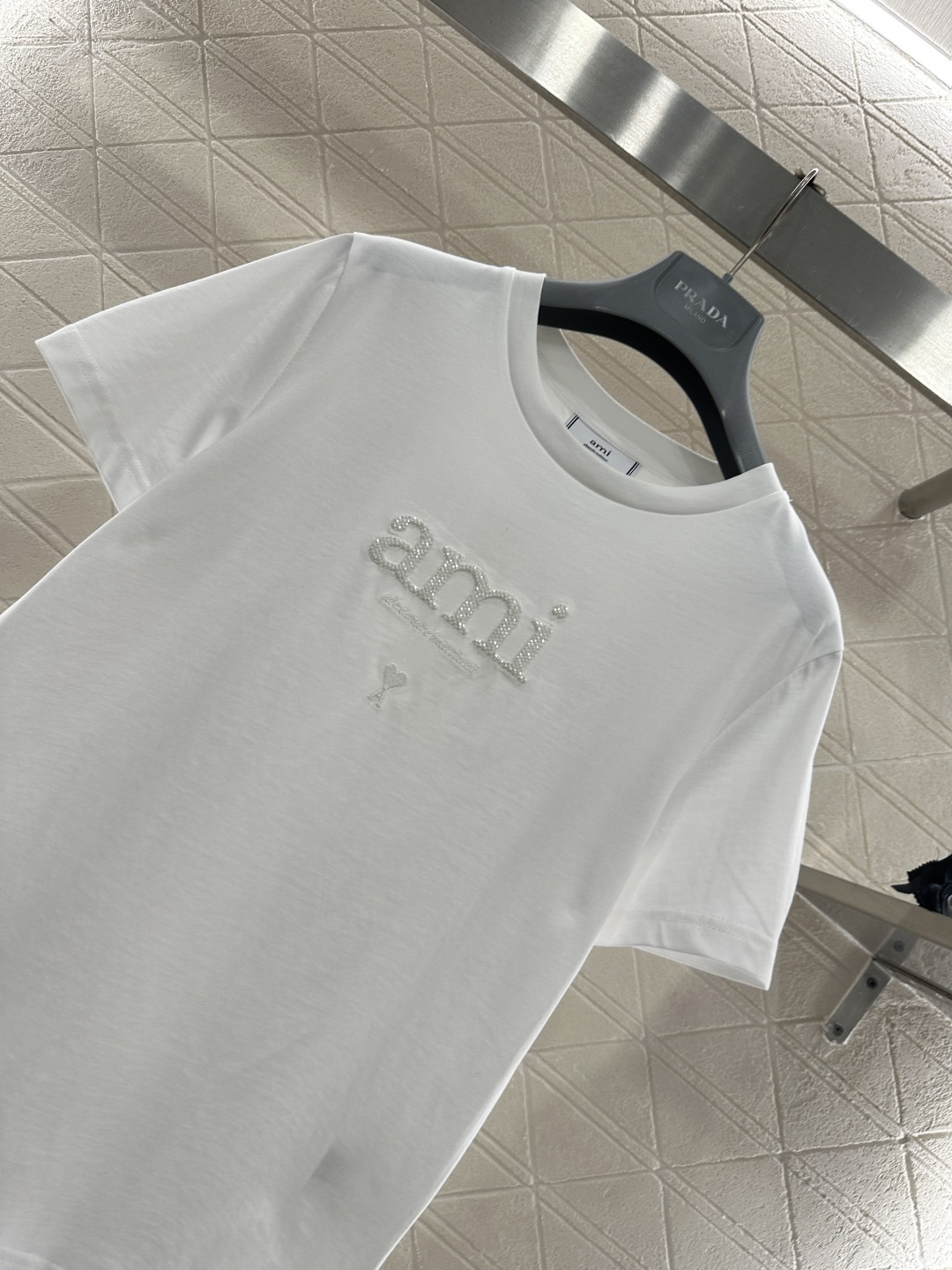 ♥Ami*♥2026新品上架 钉珠字母徽标𝑇𝑒𝑒定制YB丝光全棉材质，透气舒适，质感十足，常规短袖T恤裁