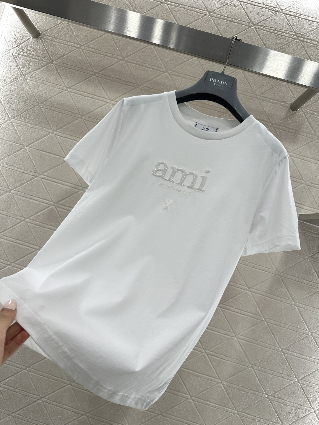 ♥Ami*♥2026新品上架 钉珠字母徽标𝑇𝑒𝑒定制YB丝光全棉材质，透气舒适，质感十足，常规短袖T恤裁