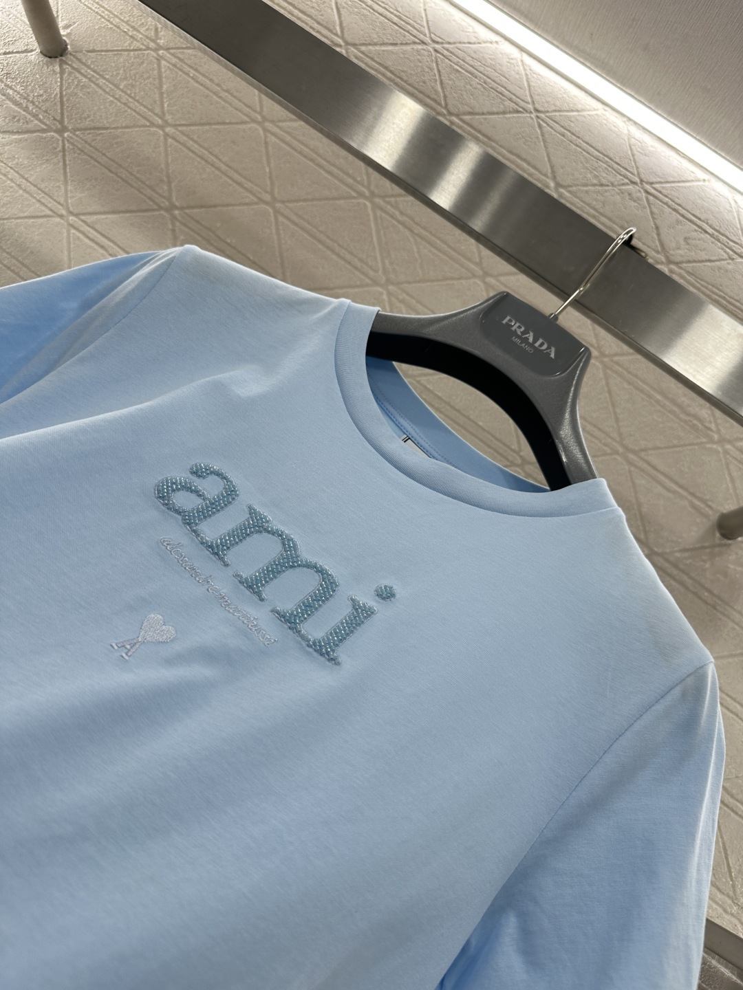 ♥Ami*♥2026新品上架 钉珠字母徽标𝑇𝑒𝑒定制YB丝光全棉材质，透气舒适，质感十足，常规短袖T恤裁