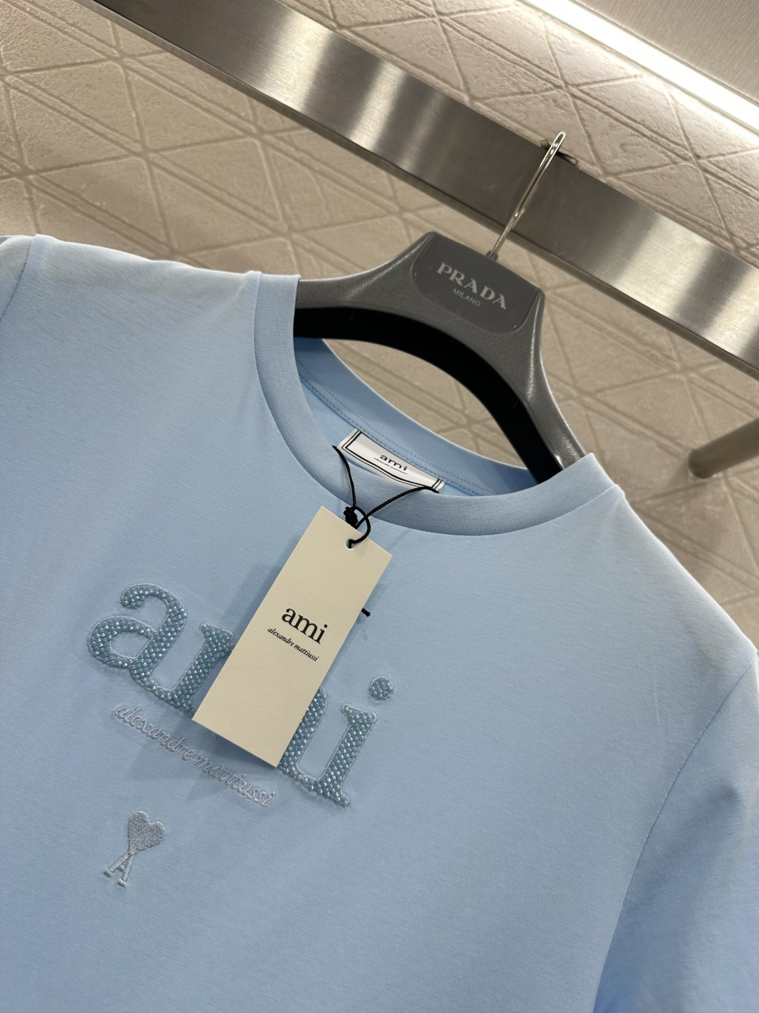 ♥Ami*♥2026新品上架 钉珠字母徽标𝑇𝑒𝑒定制YB丝光全棉材质，透气舒适，质感十足，常规短袖T恤裁