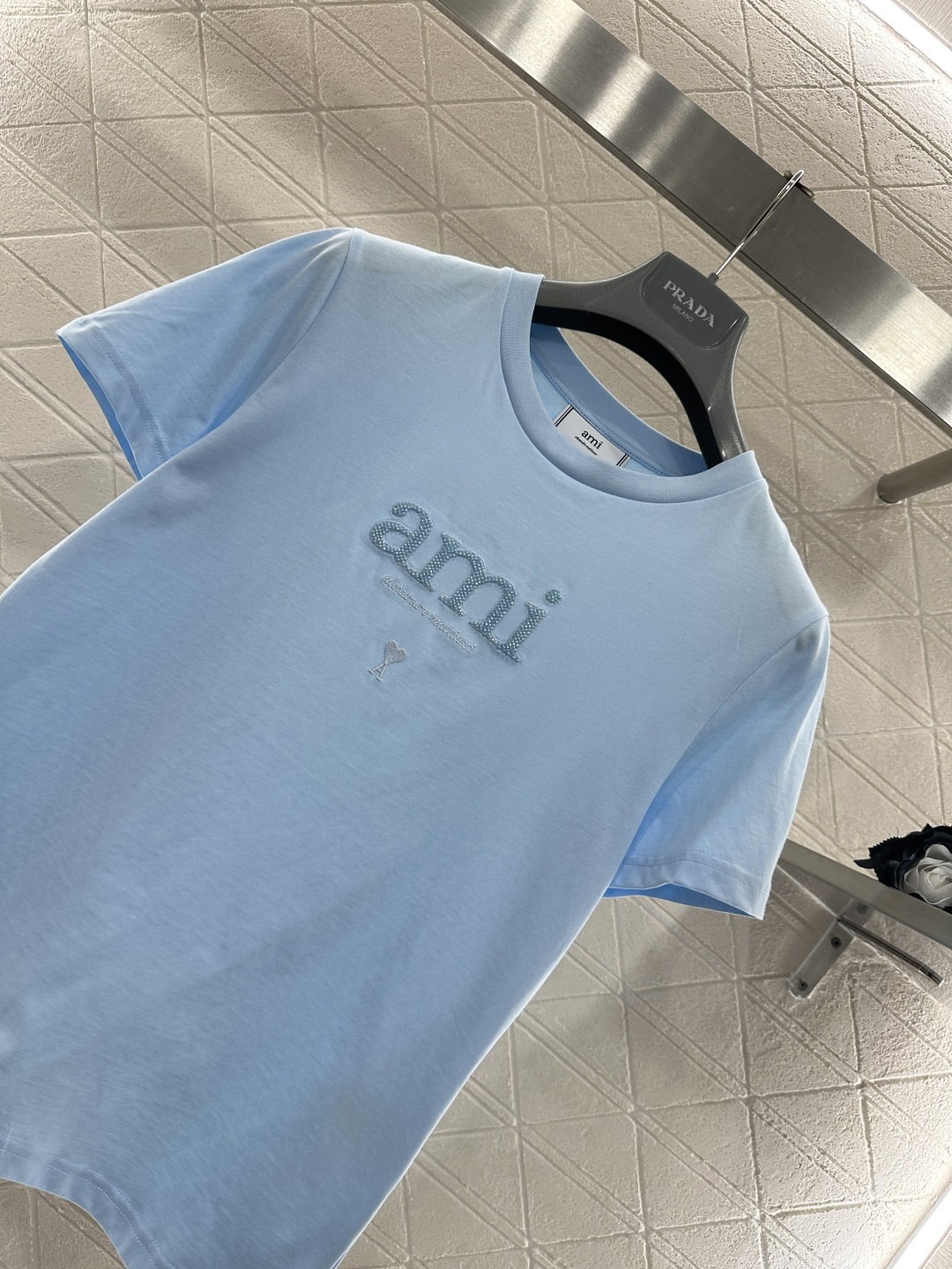 ♥Ami*♥2026新品上架 钉珠字母徽标𝑇𝑒𝑒定制YB丝光全棉材质，透气舒适，质感十足，常规短袖T恤裁