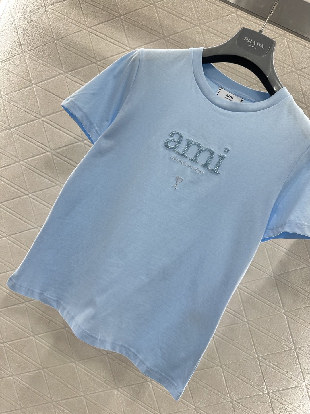 ♥Ami*♥2026新品上架 钉珠字母徽标𝑇𝑒𝑒定制YB丝光全棉材质，透气舒适，质感十足，常规短袖T恤裁