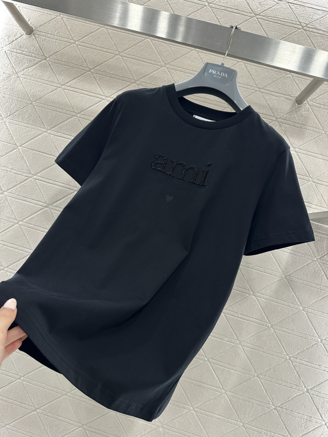 ♥Ami*♥2026新品上架 钉珠字母徽标𝑇𝑒𝑒定制YB丝光全棉材质，透气舒适，质感十足，常规短袖T恤裁