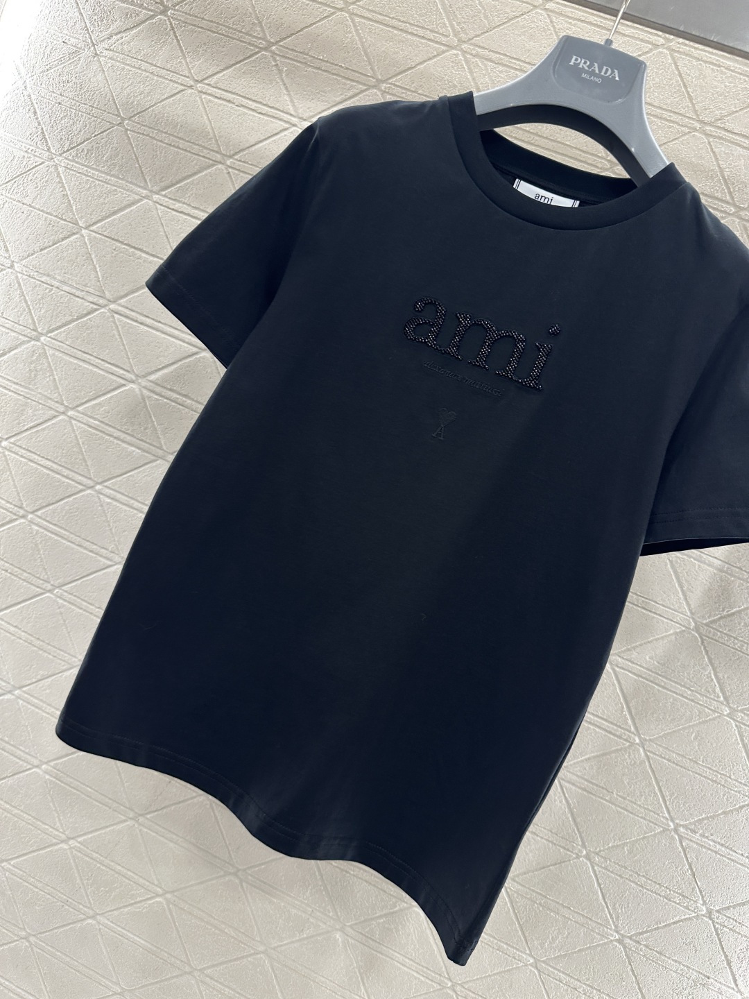 ♥Ami*♥2026新品上架 钉珠字母徽标𝑇𝑒𝑒定制YB丝光全棉材质，透气舒适，质感十足，常规短袖T恤裁