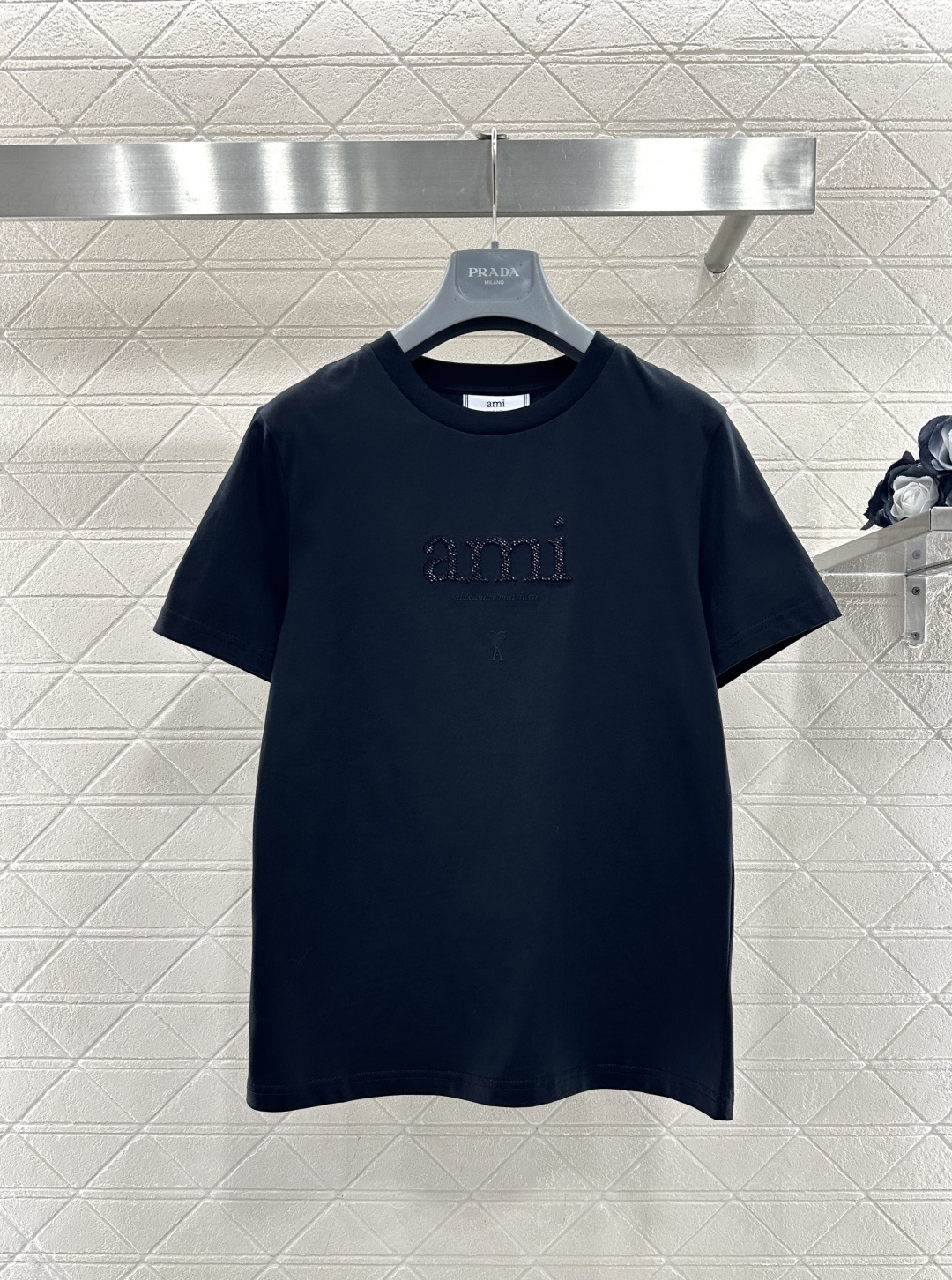 ♥Ami*♥2026新品上架 钉珠字母徽标𝑇𝑒𝑒定制YB丝光全棉材质，透气舒适，质感十足，常规短袖T恤裁