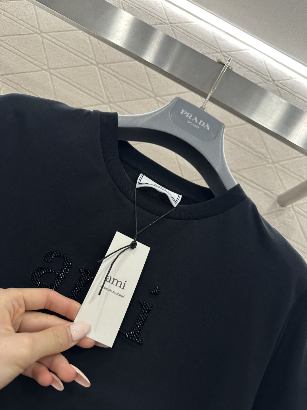 ♥Ami*♥2026新品上架 钉珠字母徽标𝑇𝑒𝑒定制YB丝光全棉材质，透气舒适，质感十足，常规短袖T恤裁