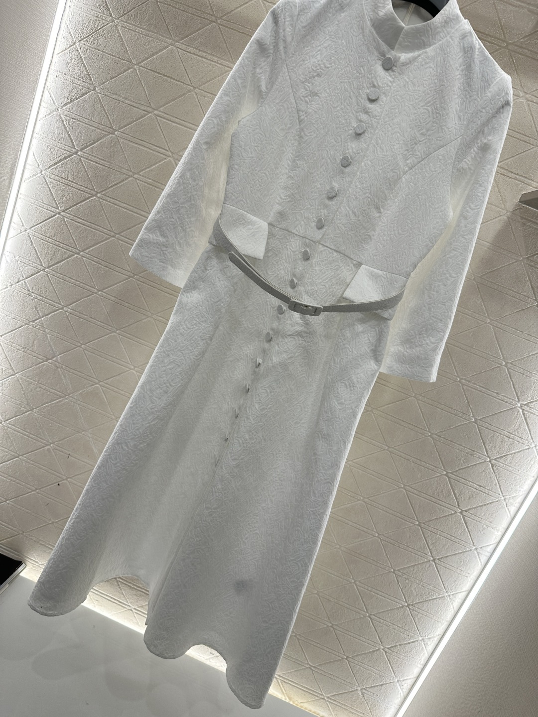 ♥Dio*♥2026新品上架 立领褶皱腰带连衣裙定制YB进口棉毛材质，工艺处理，面料呈现凹凸花朵藤蔓的褶