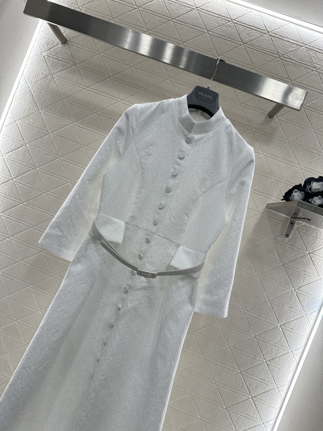 ♥Dio*♥2026新品上架 立领褶皱腰带连衣裙定制YB进口棉毛材质，工艺处理，面料呈现凹凸花朵藤蔓的褶