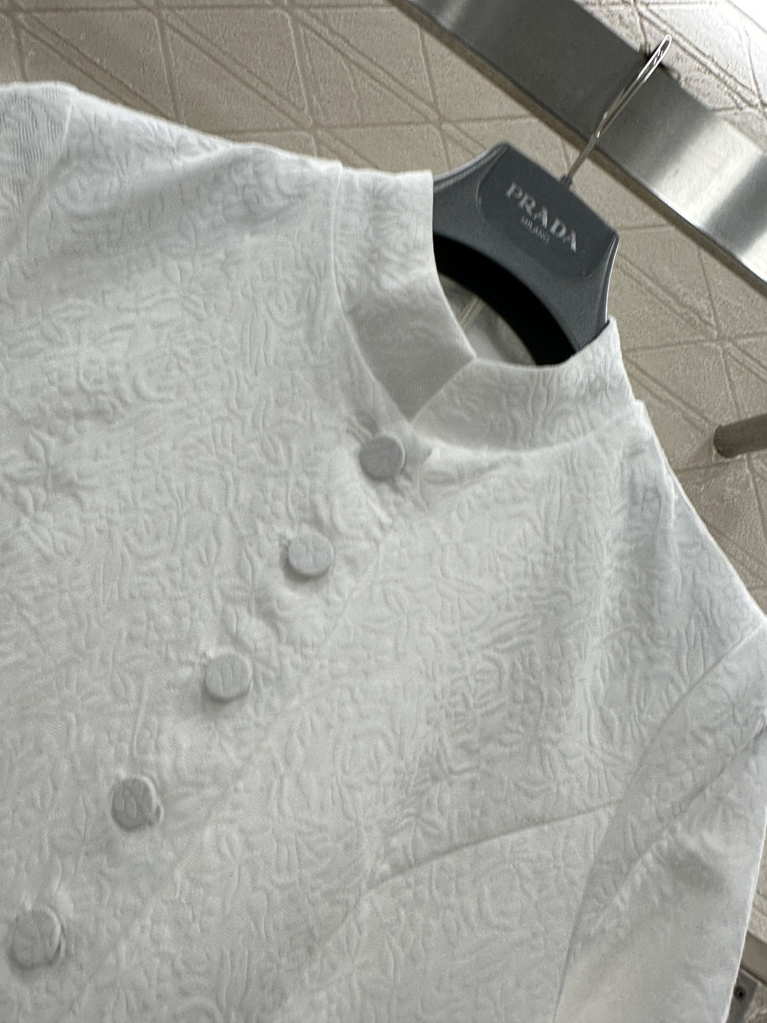 ♥Dio*♥2026新品上架 立领褶皱腰带连衣裙定制YB进口棉毛材质，工艺处理，面料呈现凹凸花朵藤蔓的褶