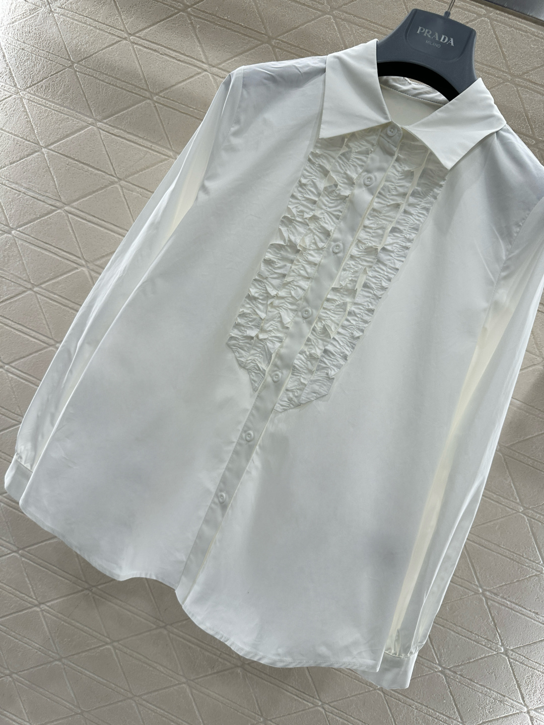 ♥Chane*♥2026新品上架 翻领褶皱花边衬衣定制YB斜纹全棉材质，质感光泽，舒适透气，翻领花边衬衫