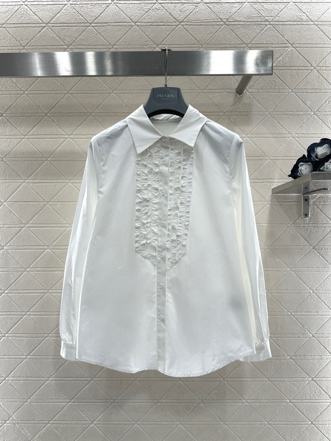 ♥Chane*♥2026新品上架 翻领褶皱花边衬衣定制YB斜纹全棉材质，质感光泽，舒适透气，翻领花边衬衫