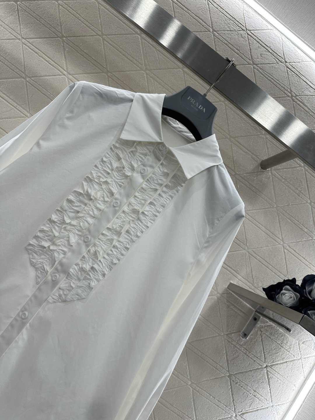 ♥Chane*♥2026新品上架 翻领褶皱花边衬衣定制YB斜纹全棉材质，质感光泽，舒适透气，翻领花边衬衫