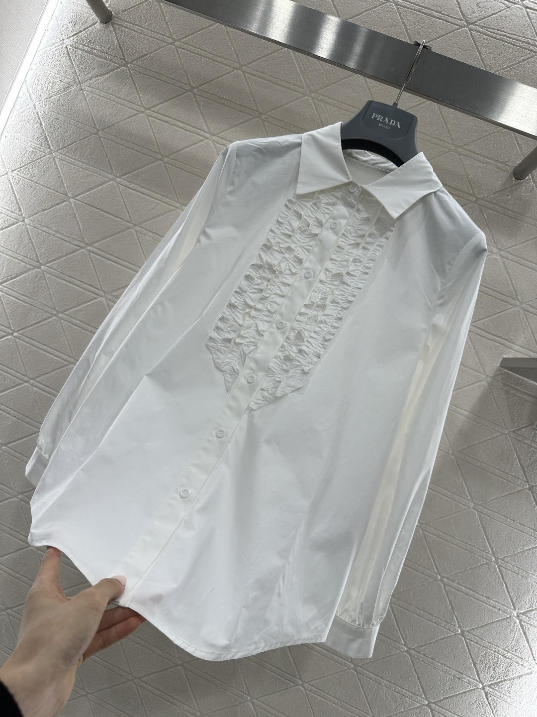 ♥Chane*♥2026新品上架 翻领褶皱花边衬衣定制YB斜纹全棉材质，质感光泽，舒适透气，翻领花边衬衫