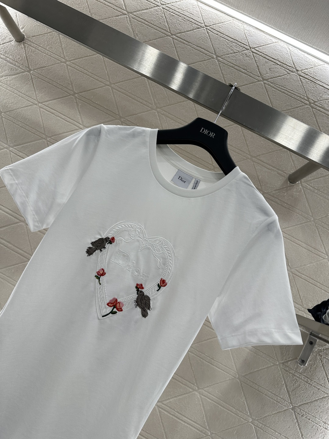 ♥Dio*♥2026新品上架 圆领刺绣徽标𝑇𝑒𝑒定制YB原生全棉材质，透气舒适，质感十足，修身短袖𝑇恤剪