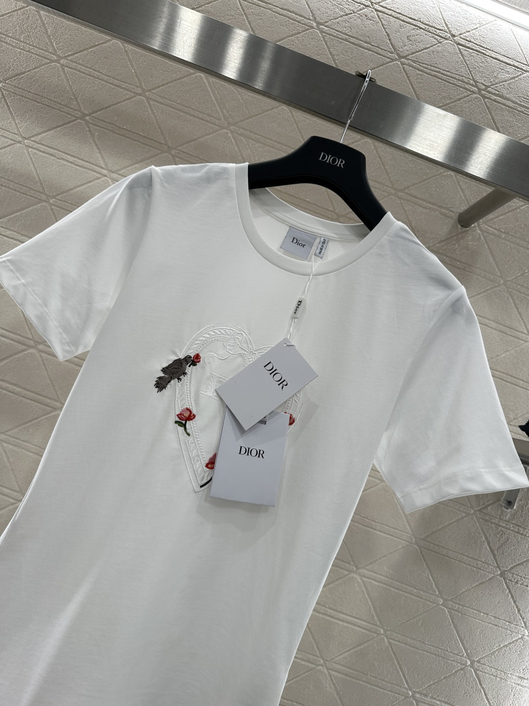 ♥Dio*♥2026新品上架 圆领刺绣徽标𝑇𝑒𝑒定制YB原生全棉材质，透气舒适，质感十足，修身短袖𝑇恤剪
