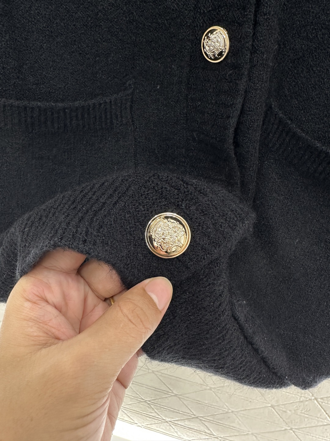 ♥Chrome hear*♥2026新品上架 刺绣廓形针织开衫定制YB羊毛纱线织造，质感细腻，穿搭舒适，