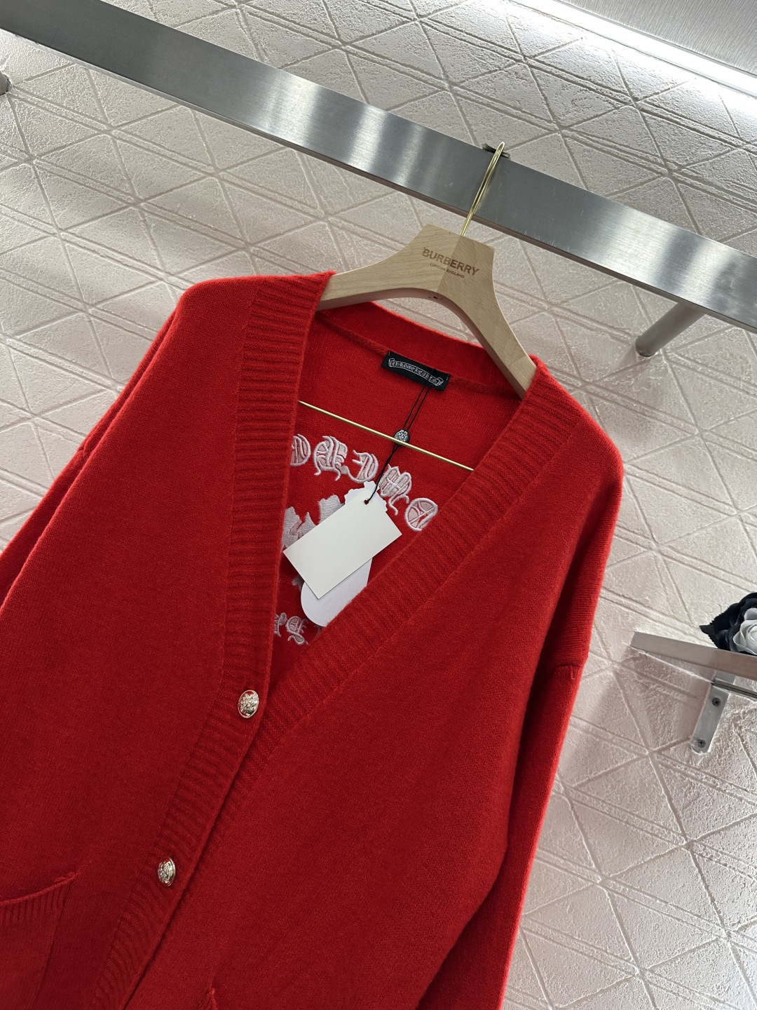 ♥Chrome hear*♥2026新品上架 刺绣廓形针织开衫定制YB羊毛纱线织造，质感细腻，穿搭舒适，