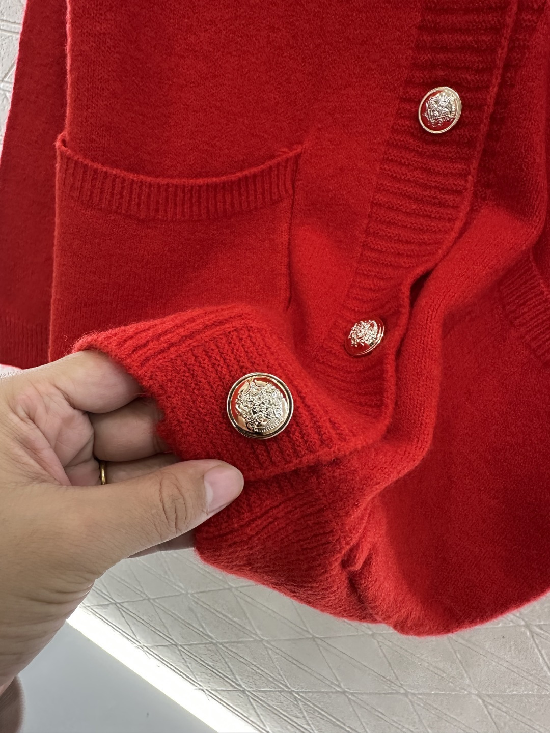 ♥Chrome hear*♥2026新品上架 刺绣廓形针织开衫定制YB羊毛纱线织造，质感细腻，穿搭舒适，