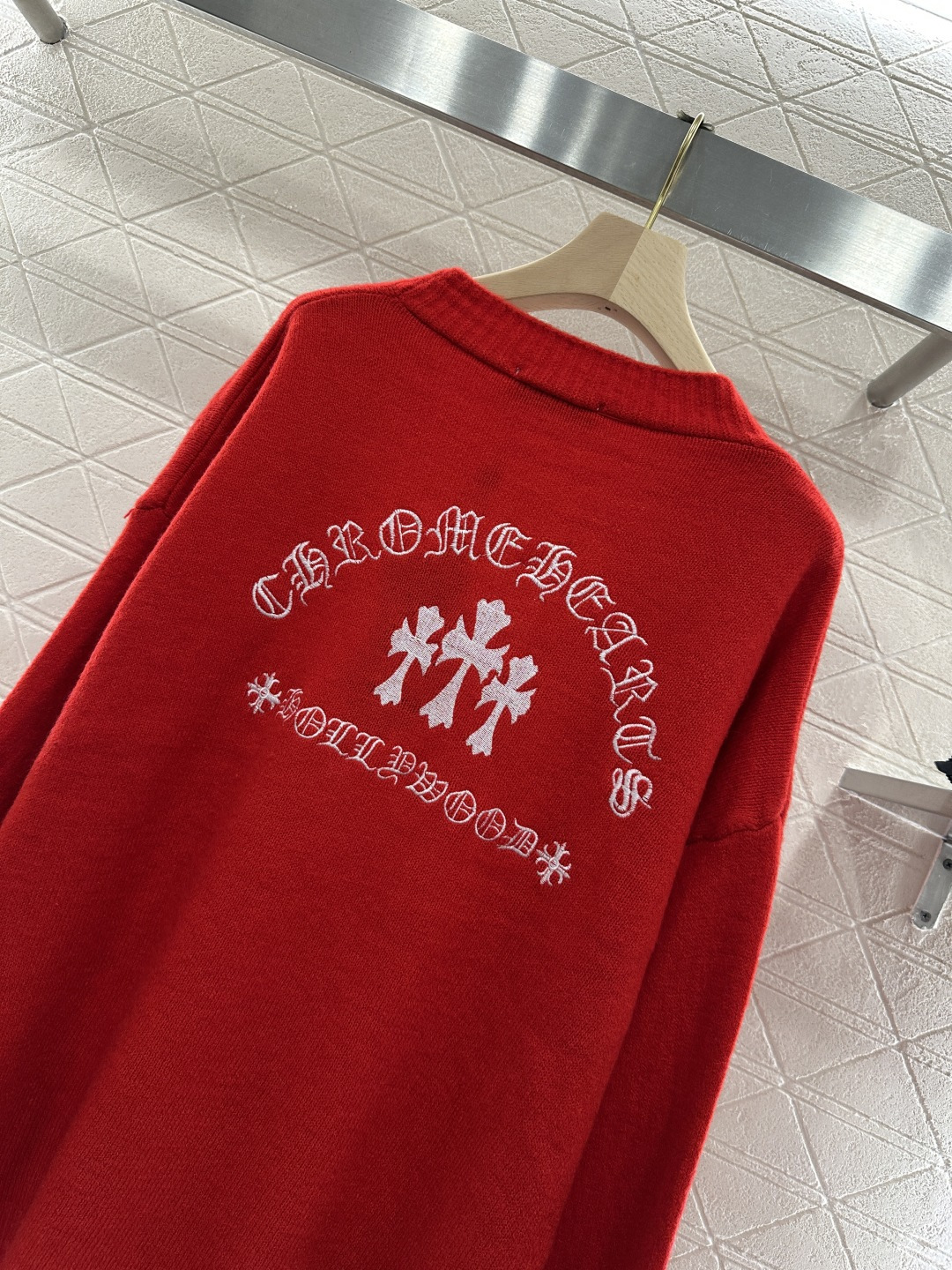 ♥Chrome hear*♥2026新品上架 刺绣廓形针织开衫定制YB羊毛纱线织造，质感细腻，穿搭舒适，