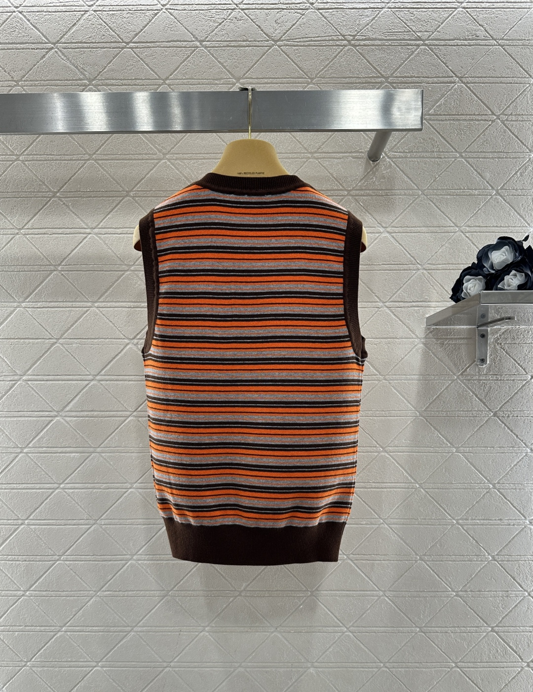 ♥Miumi*♥2026新品上架 圆领条纹针织背心定制YB羊毛纱线织造，穿搭舒适，质感十足，针织背心裁剪