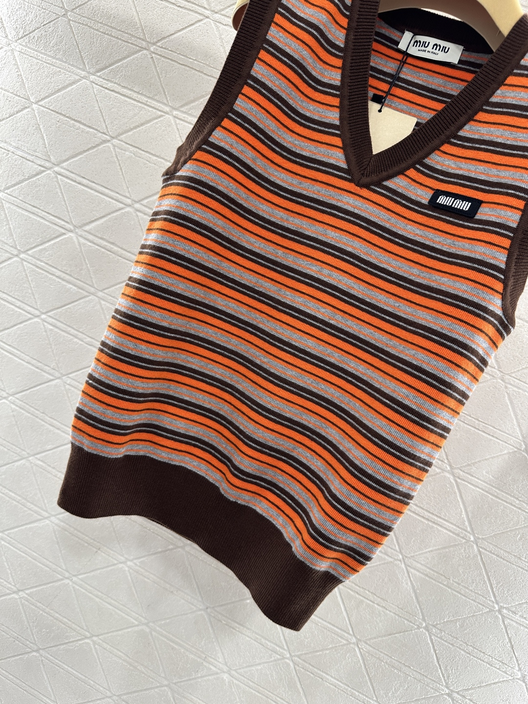 ♥Miumi*♥2026新品上架 圆领条纹针织背心定制YB羊毛纱线织造，穿搭舒适，质感十足，针织背心裁剪