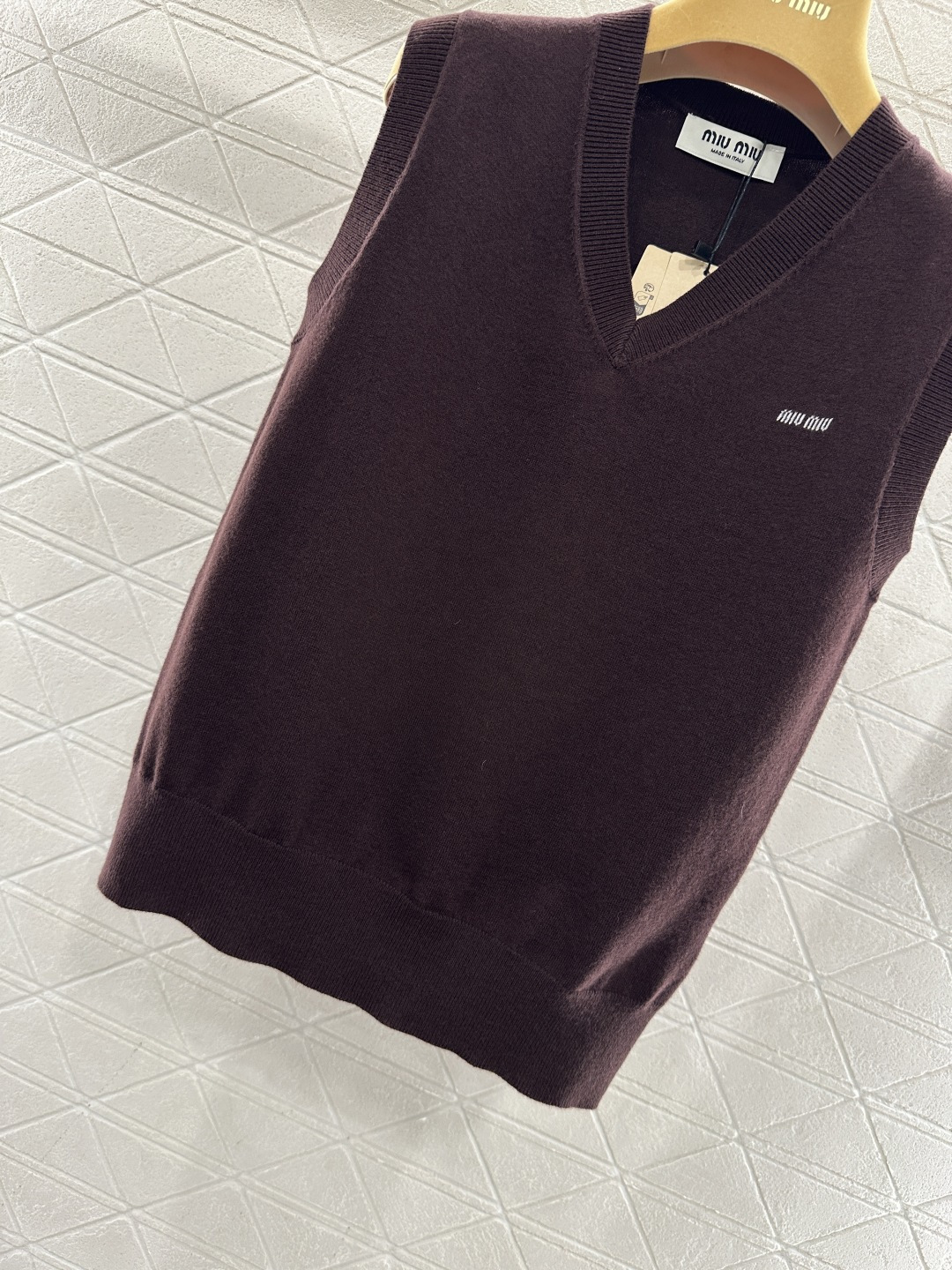 ♥Miumi*♥2026新品上架 圆领针织背心定制YB羊毛纱线织造，穿搭舒适，质感十足，针织背心裁剪，浓