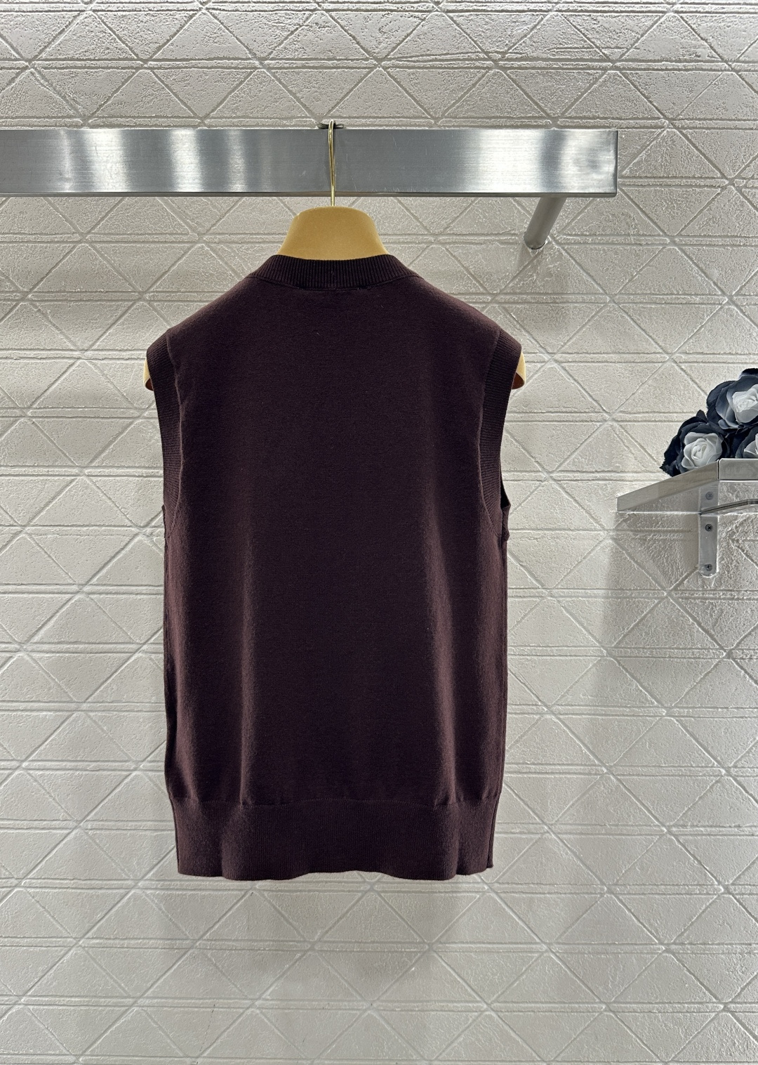 ♥Miumi*♥2026新品上架 圆领针织背心定制YB羊毛纱线织造，穿搭舒适，质感十足，针织背心裁剪，浓