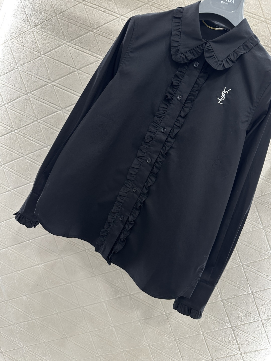 ♥Saint Lauren*♥2026新品上架 翻领褶皱花边衬衣定制YB斜纹全棉材质，质感光泽，舒适透气