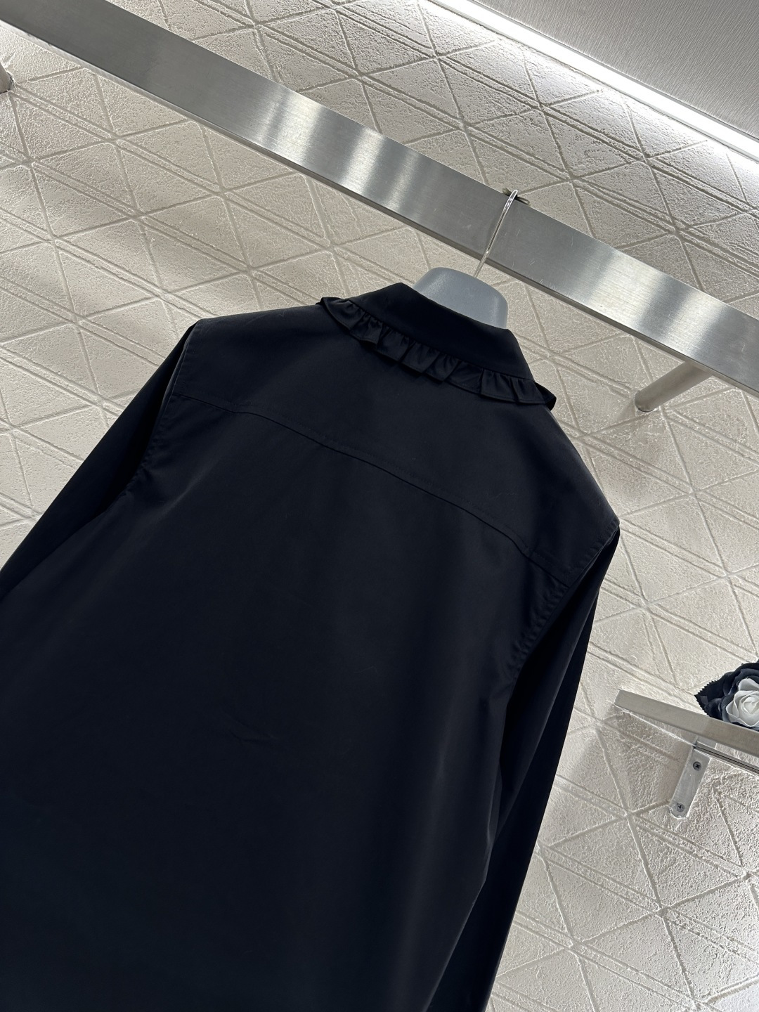 ♥Saint Lauren*♥2026新品上架 翻领褶皱花边衬衣定制YB斜纹全棉材质，质感光泽，舒适透气