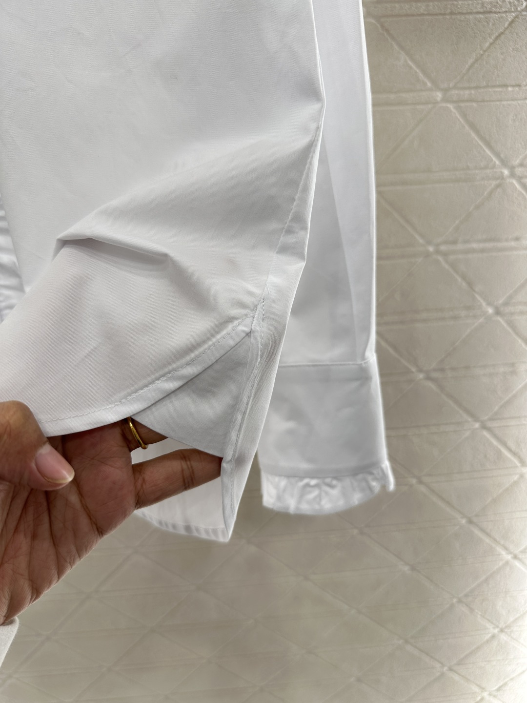 ♥Saint Lauren*♥2026新品上架 翻领褶皱花边衬衣定制YB斜纹全棉材质，质感光泽，舒适透气