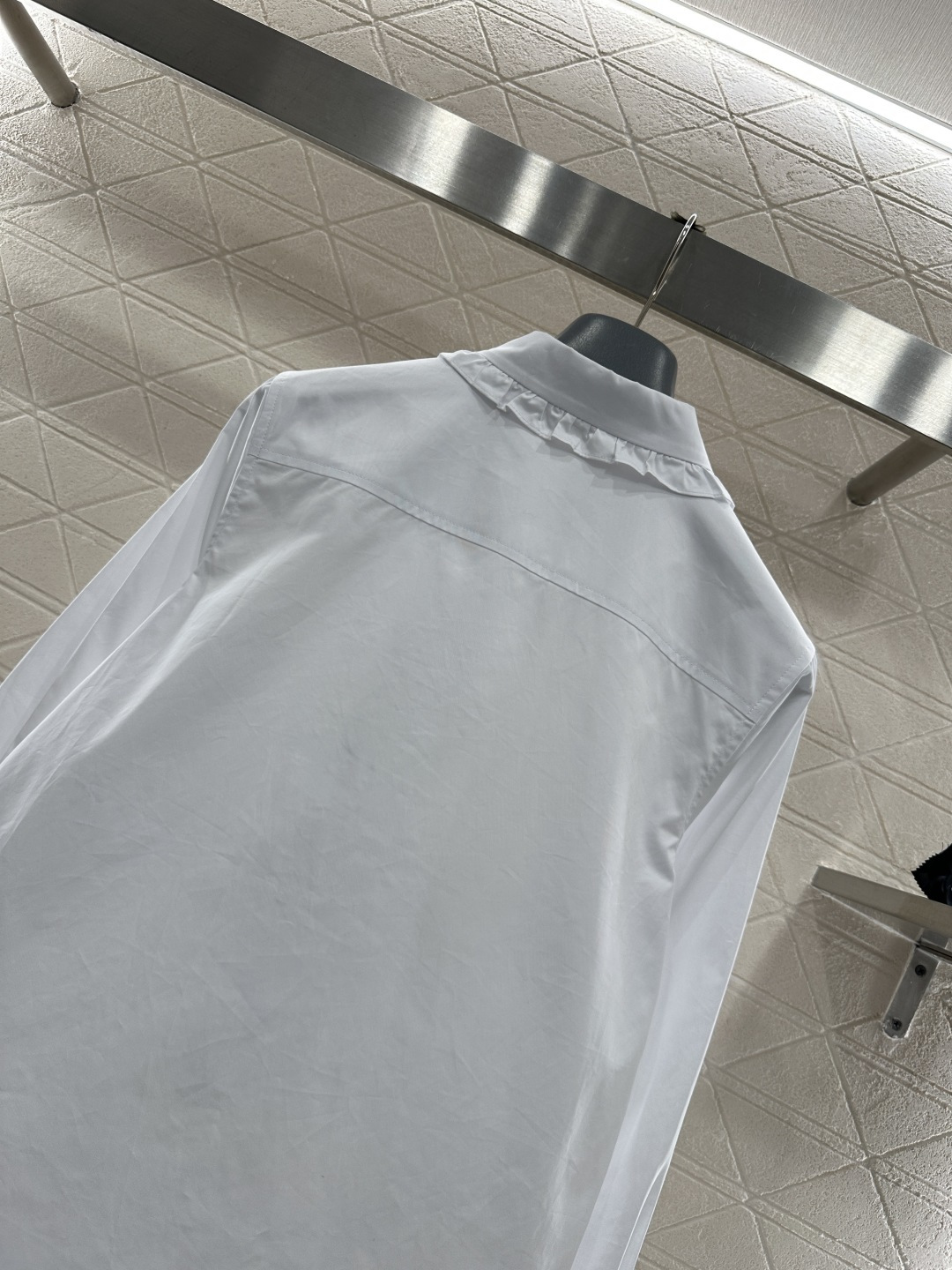 ♥Saint Lauren*♥2026新品上架 翻领褶皱花边衬衣定制YB斜纹全棉材质，质感光泽，舒适透气