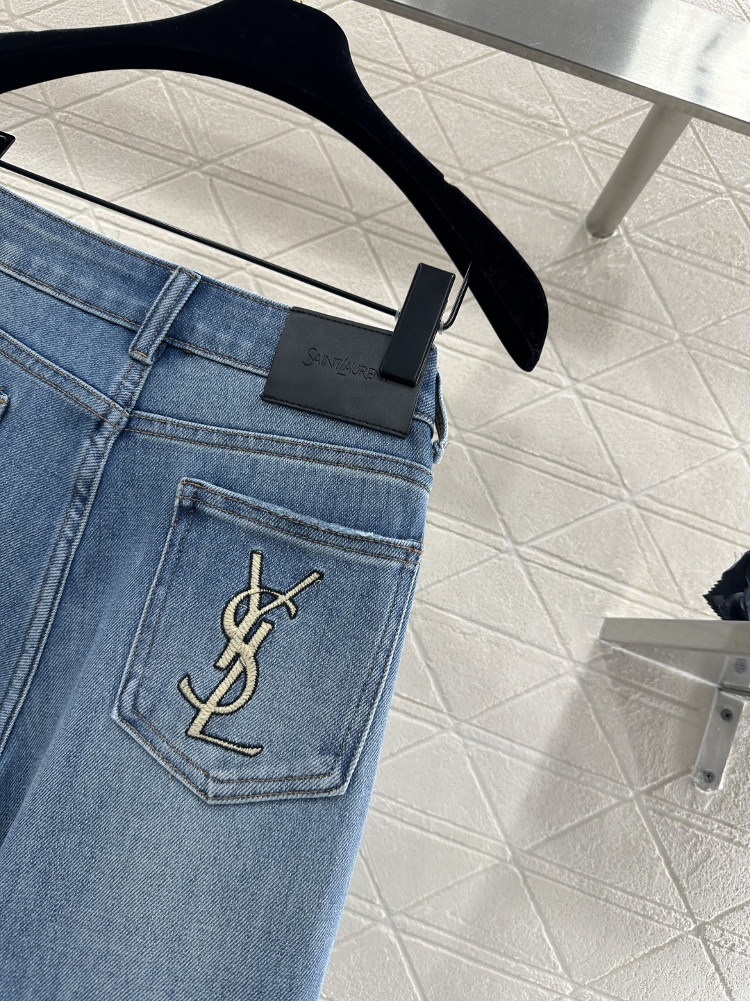 ♥Saint Lauren*♥2026新品上架 微喇修身高腰牛仔长裤定制YB进口斜纹棉牛仔材质，弹力舒适