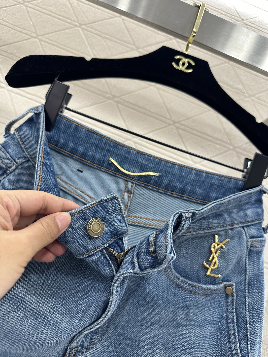 ♥Saint Lauren*♥2026新品上架 微喇修身高腰牛仔长裤定制YB进口斜纹棉牛仔材质，弹力舒适