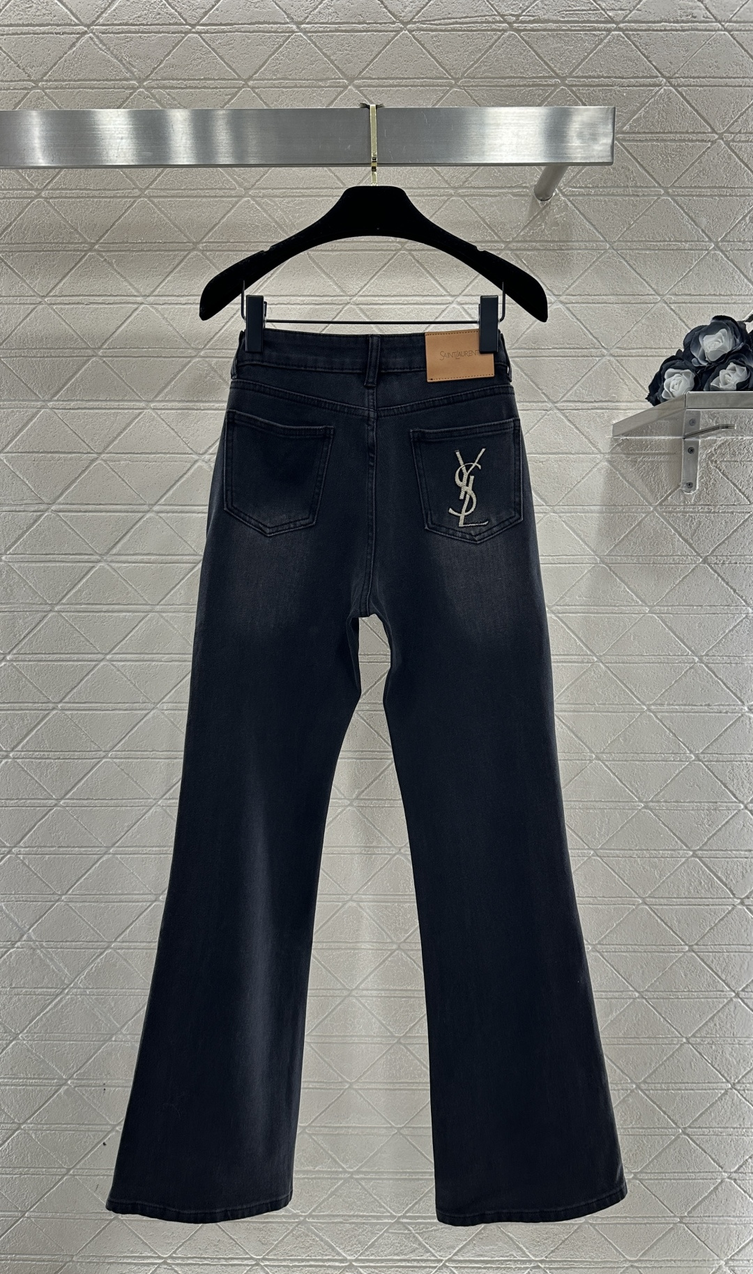 ♥Saint Lauren*♥2026新品上架 微喇修身高腰牛仔长裤定制YB进口斜纹棉牛仔材质，弹力舒适