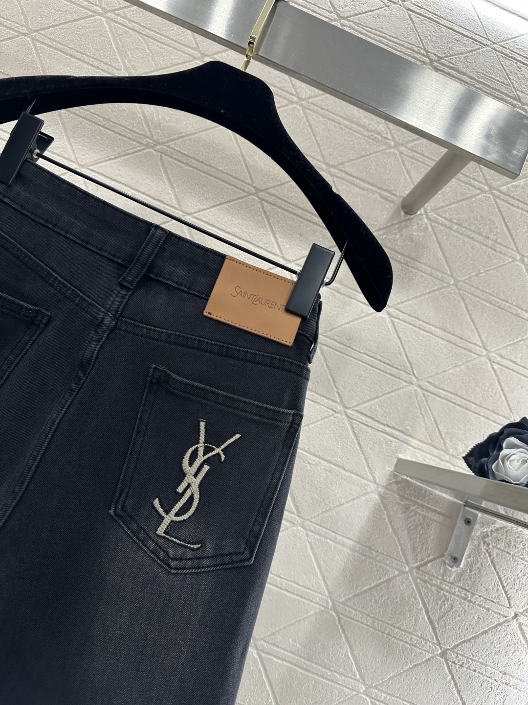♥Saint Lauren*♥2026新品上架 微喇修身高腰牛仔长裤定制YB进口斜纹棉牛仔材质，弹力舒适