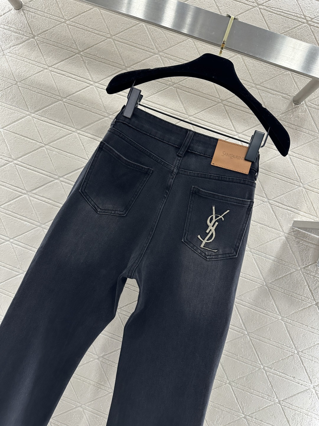 ♥Saint Lauren*♥2026新品上架 微喇修身高腰牛仔长裤定制YB进口斜纹棉牛仔材质，弹力舒适