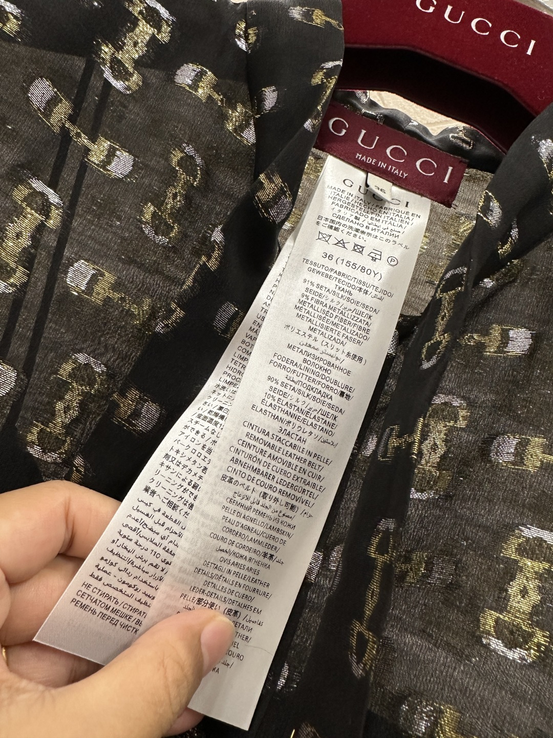 ♥Gucc*♥2026新品上架 真丝提花衬衫定制YB进口百分百桑蚕丝材质，质感光泽，舒适养肤，黑底鎏金的