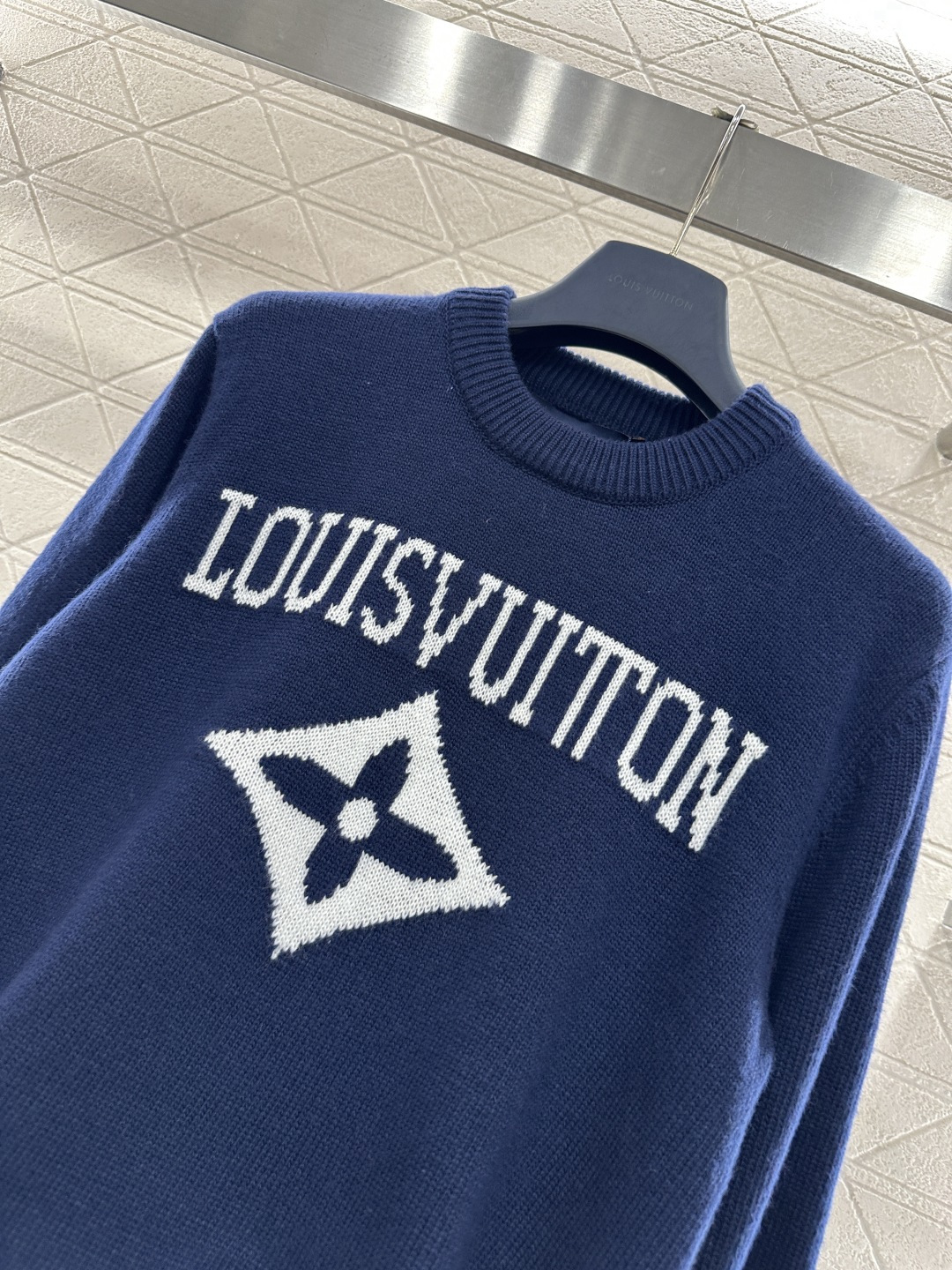 ♥Louis vuitto*♥2026新品上架 圆领针织套头毛衣定制YB羊毛纱线织造，质感细腻，穿搭舒适