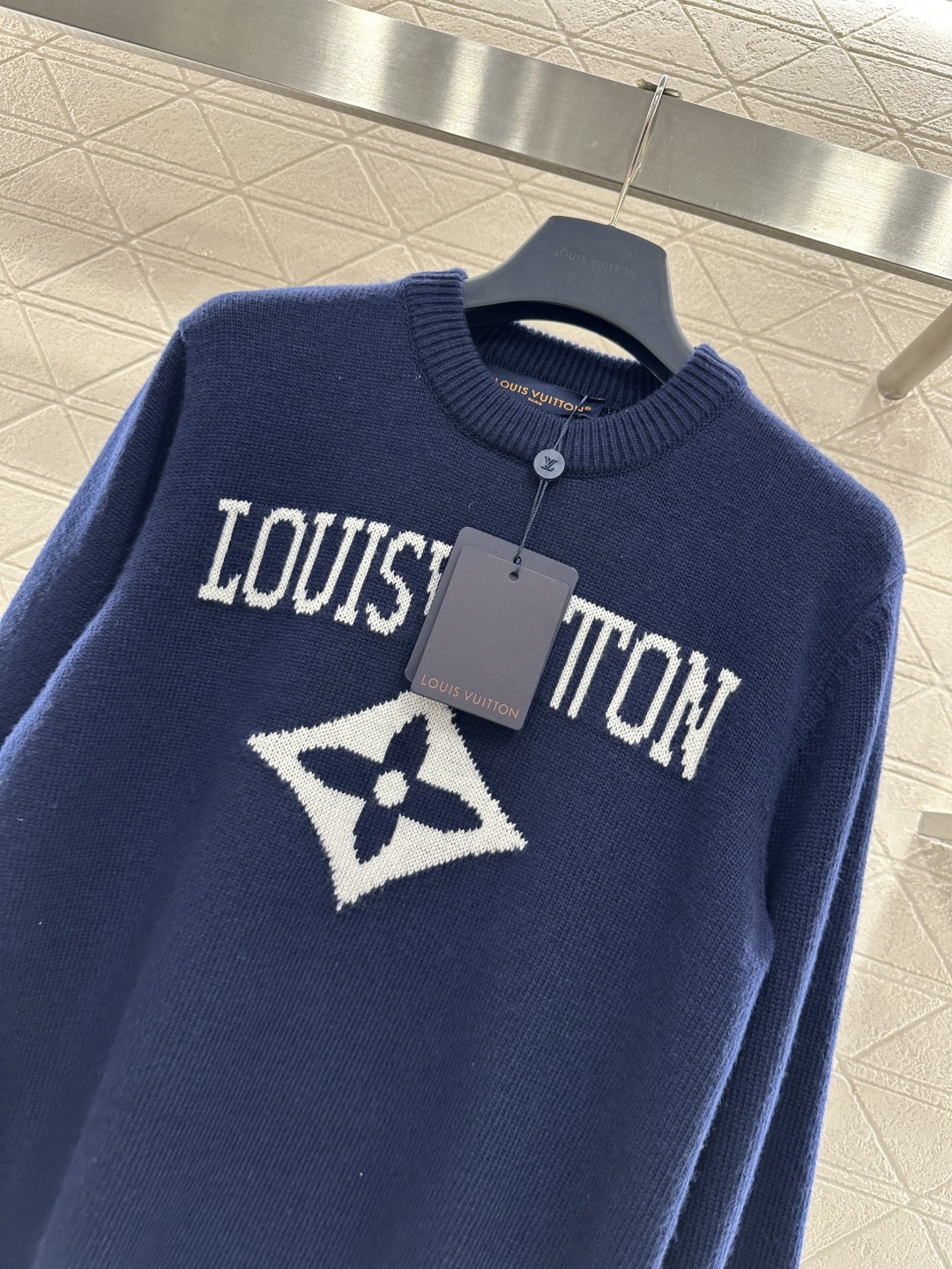 ♥Louis vuitto*♥2026新品上架 圆领针织套头毛衣定制YB羊毛纱线织造，质感细腻，穿搭舒适